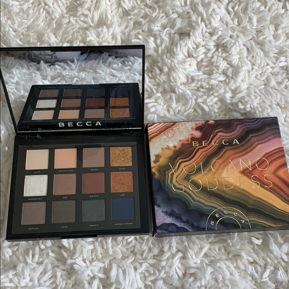 SOLD BECCA Volcano goddess large pallet - Picture 6 of 8